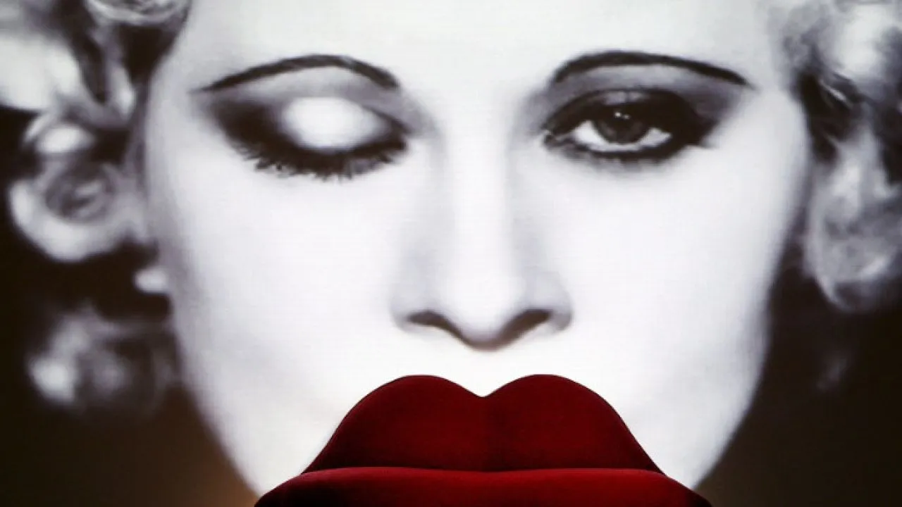 Μέι Γουέστ: Η σταρ που της άρεσαν οι προκλήσεις και χαρακτηρίστηκε ως «η πιο επικίνδυνη γυναίκα στις ΗΠΑ»