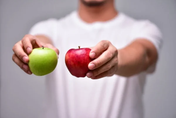 Πράσινο ή κόκκινο μήλο: Ποιο είναι τελικά πιο ωφέλιμο για την υγεία