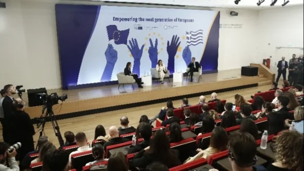 Η ενασχόληση των νέων με τα κοινά και την πολιτική στο επίκεντρο της συζήτησης του Κυρ. Μητσοτάκη και της Ρ. Μέτσολα με νέες και νέους στην Εθνική Πινακοθήκη