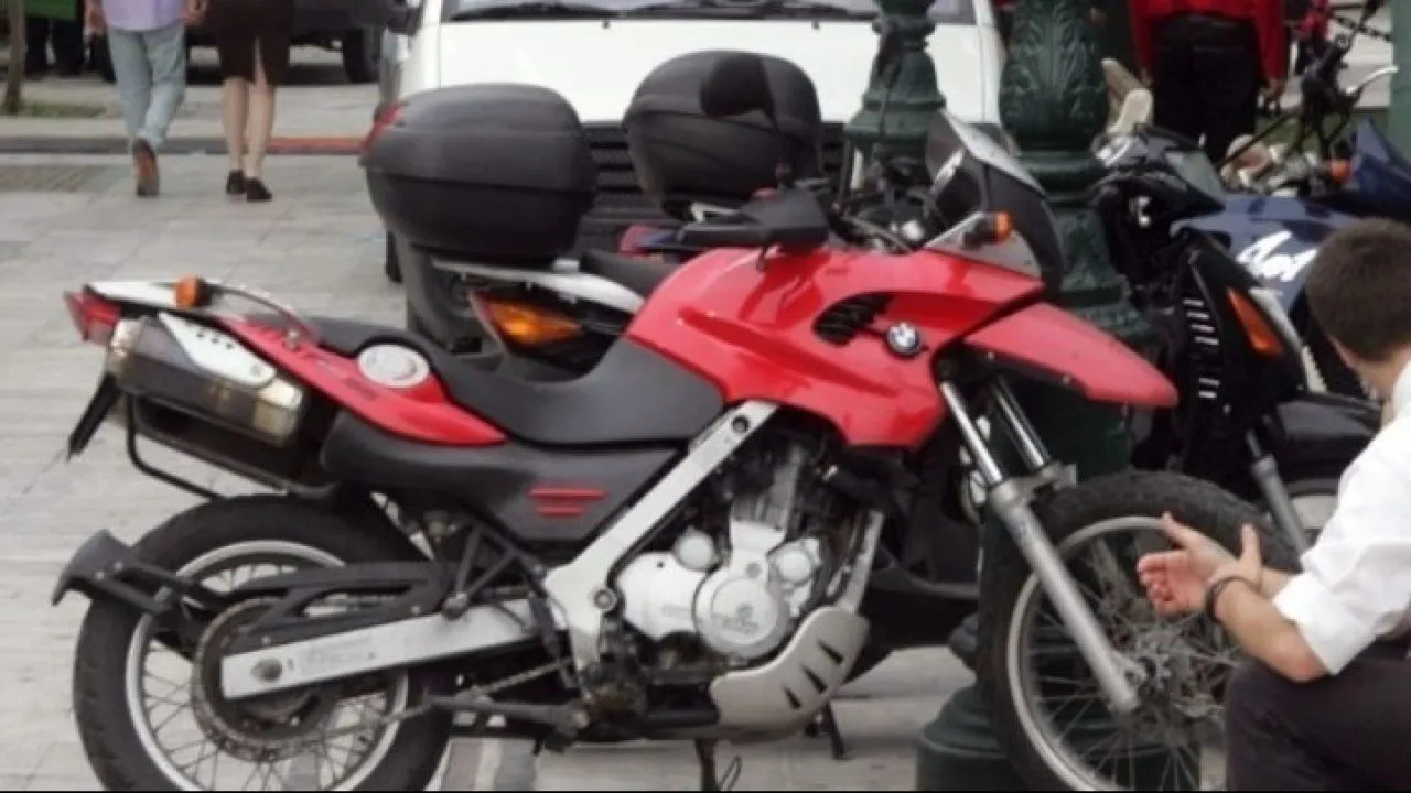 Συνελήφθησαν δύο 14χρονοι για κλοπές δικύκλων στα Μέγαρα- Συνελήφθησαν και οι γονείς τους