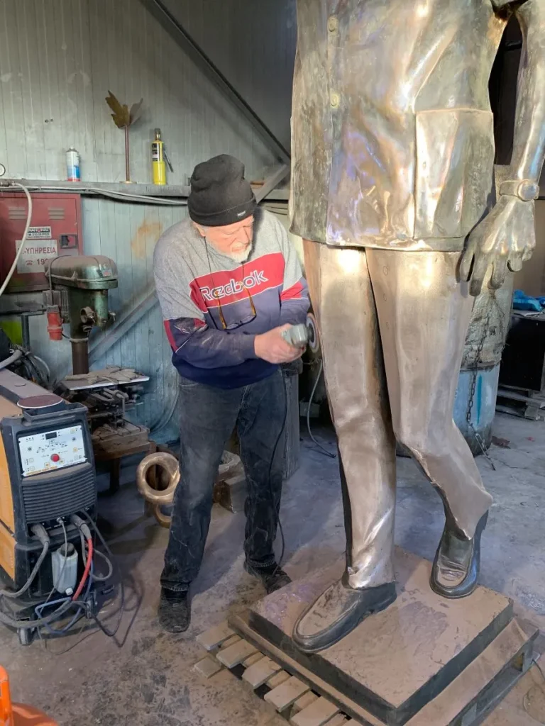 Από τη Θεσσαλονίκη στην καρδιά της Αφρικής, το μεγάλο ταξίδι του αδριάντα του Νιερέρε