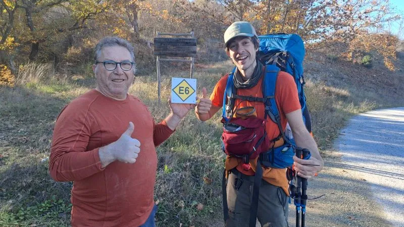 Ενα μονοπάτι χαραγμένο στις ράγες του τρένου Ντεκοβίλ-Περπατώντας σε μια ιστορική διαδρομή