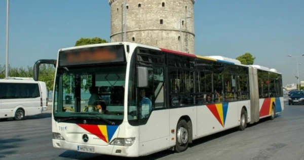 Μηχανικό πρόβλημα προκάλεσε φωτιά σε λεωφορείο του ΟΑΣΘ στο κέντρο της πόλης