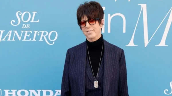 Η Νταϊάν Ουόρεν εμφανίζεται στο μουσικό βίντεο του τραγουδιού της Kesha «Dear Me»