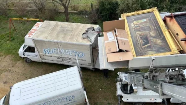 Σύγχρονοι «παλιατζήδες» αδειάζουν τα σπίτια από άχρηστα με ένα «κλικ» και τίποτα δεν πάει χαμένο