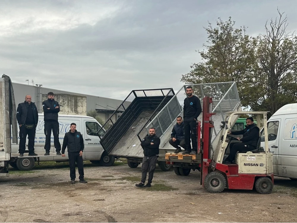 Σύγχρονοι «παλιατζήδες» αδειάζουν τα σπίτια από άχρηστα με ένα «κλικ» και τίποτα δεν πάει χαμένο