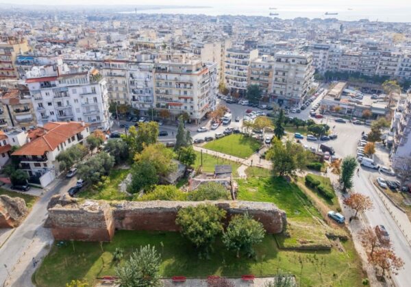 Δήμο Θεσσαλονίκης: «Φιλί ζωής» σε οκτώ ξεχασμένα πάρκα