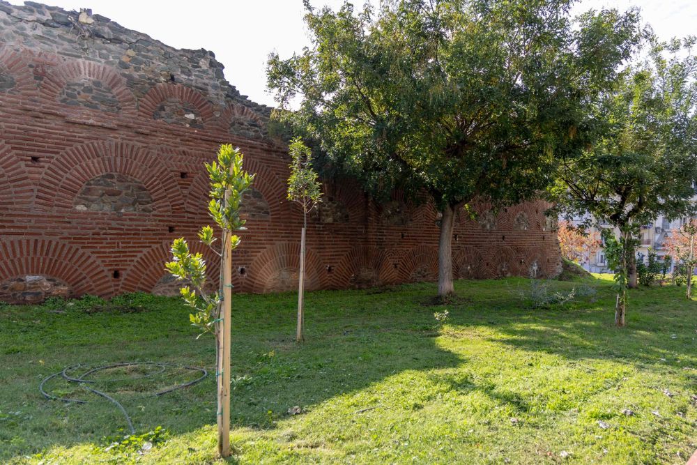 Δήμο Θεσσαλονίκης: «Φιλί ζωής» σε οκτώ ξεχασμένα πάρκα