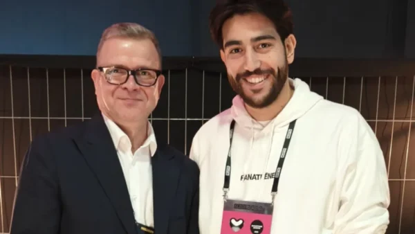 Οι Έλληνες εθελοντές που ταξίδεψαν στο φεστιβάλ καινοτομίας Slush