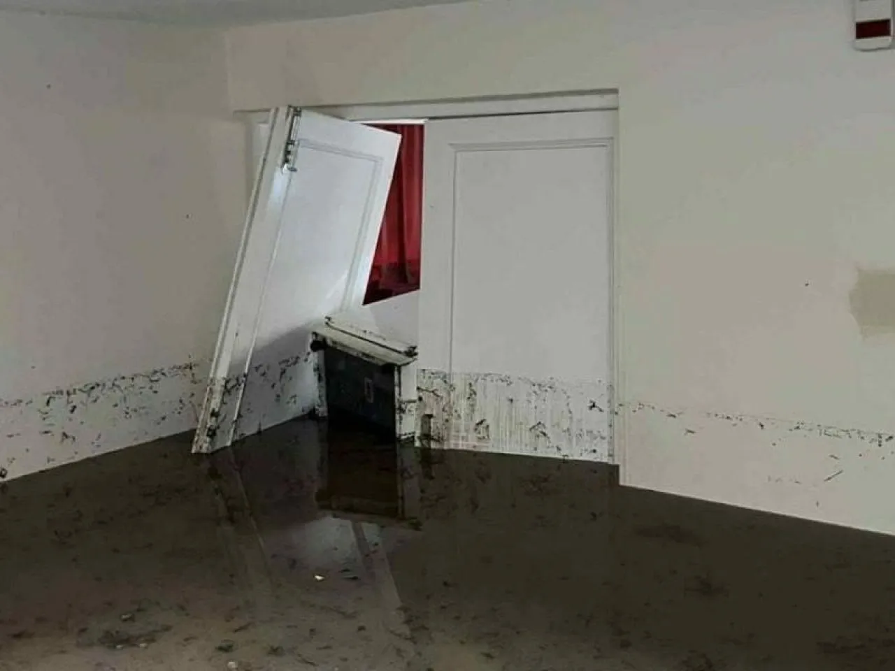 Πλημμύρησαν τα σχολεία στην Λέσβο - Εικόνες καταστροφής (Βίντεο)