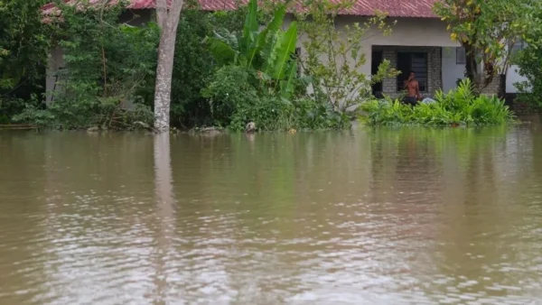 Πλημμύρες στην Ινδονησία: Ο απολογισμός των νεκρών αυξήθηκε σε 87