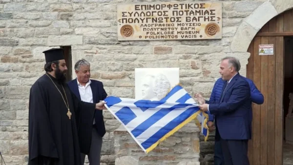 Η προτομή του φημισμένου γλύπτη Πολύγνωτου Βαγή στον παλιό αρσανά στη Θάσο