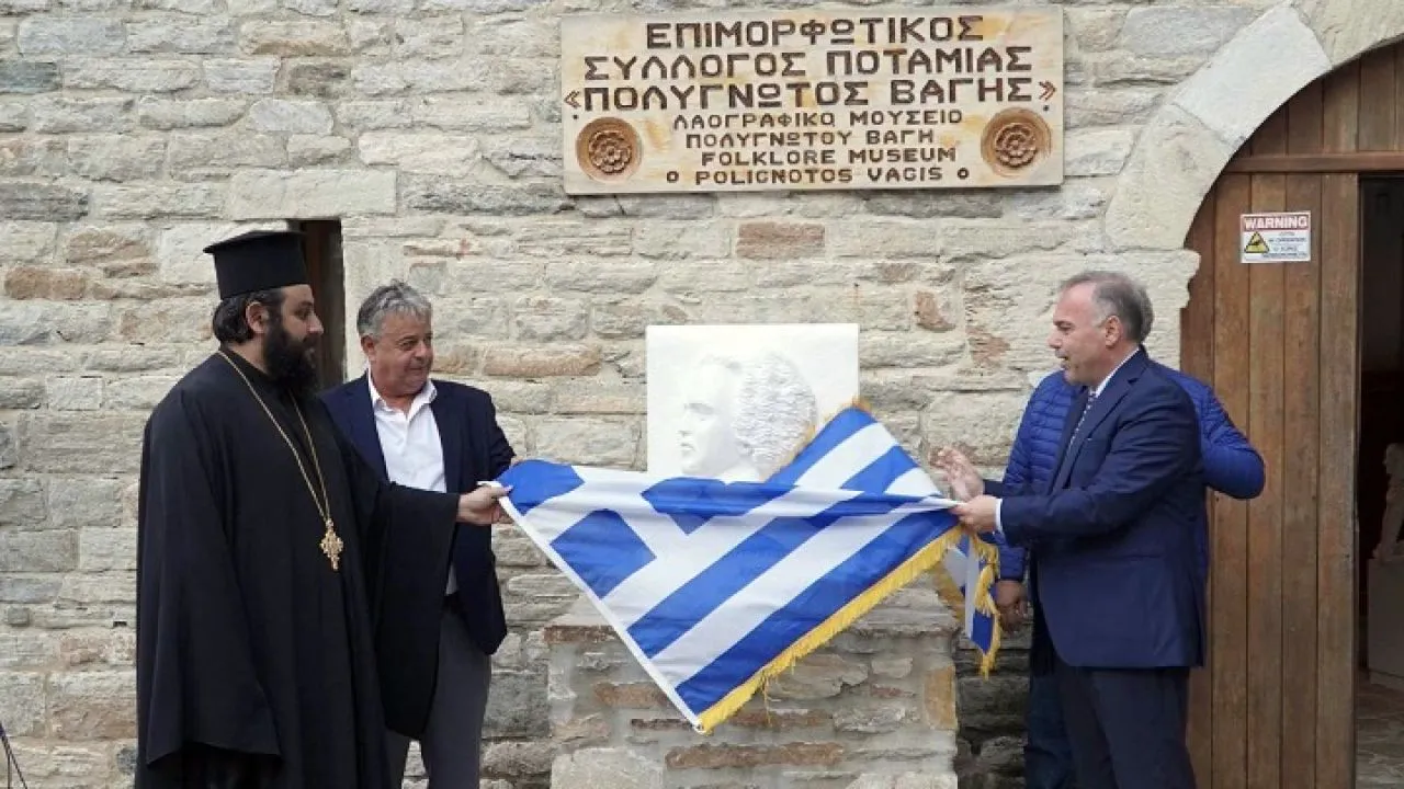 Η προτομή του φημισμένου γλύπτη Πολύγνωτου Βαγή στον παλιό αρσανά στη Θάσο