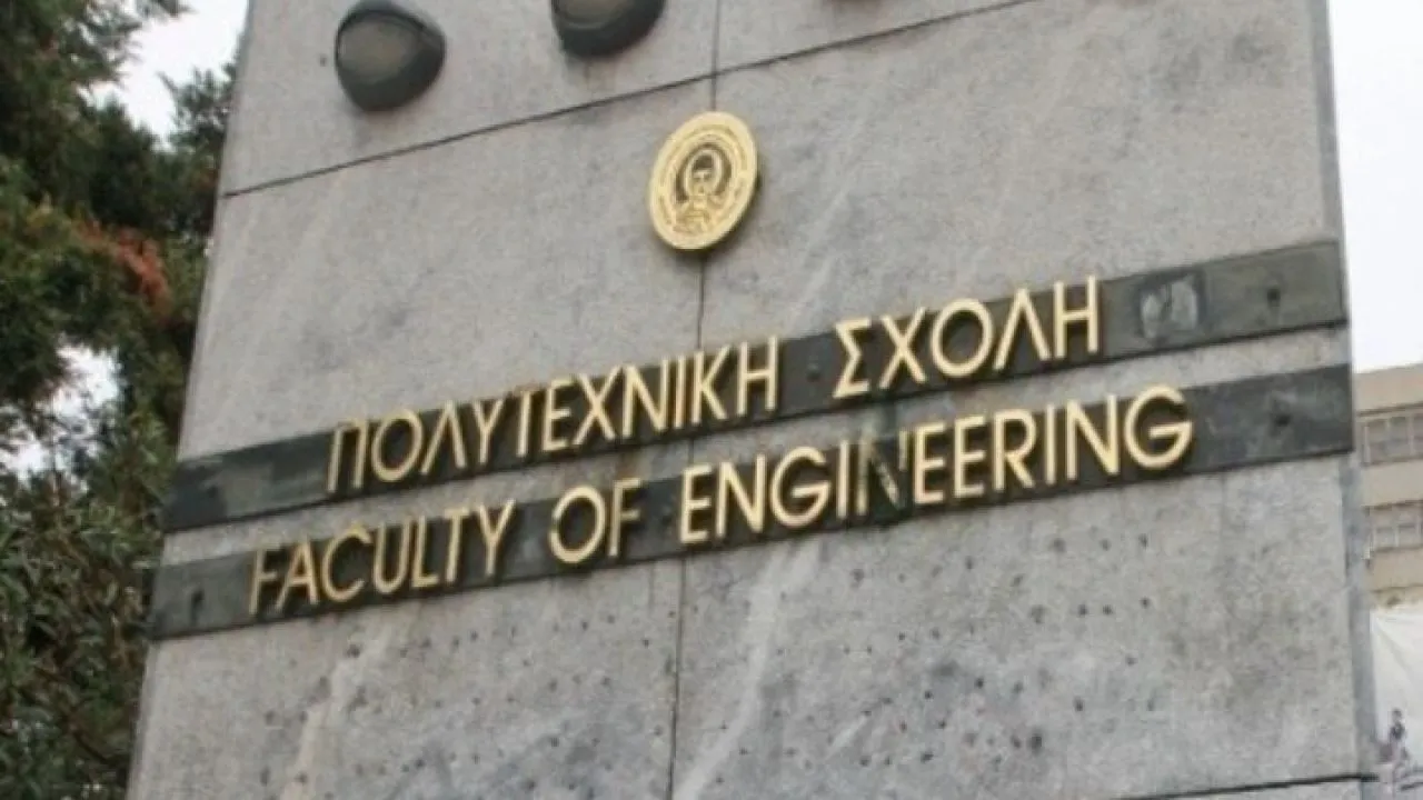 Καταθέσεις στεφάνων και έκτακτα μέτρα κυκλοφορίας για τη 52η επέτειο του Πολυτεχνείου