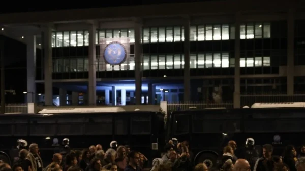 Ολοκληρώθηκε έξω από την Αμερικανική Πρεσβεία η πορεία του Πολυτεχνείου