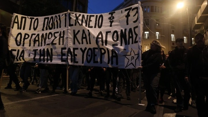 Σε εξέλιξη η πορεία για το Πολυτεχνείο