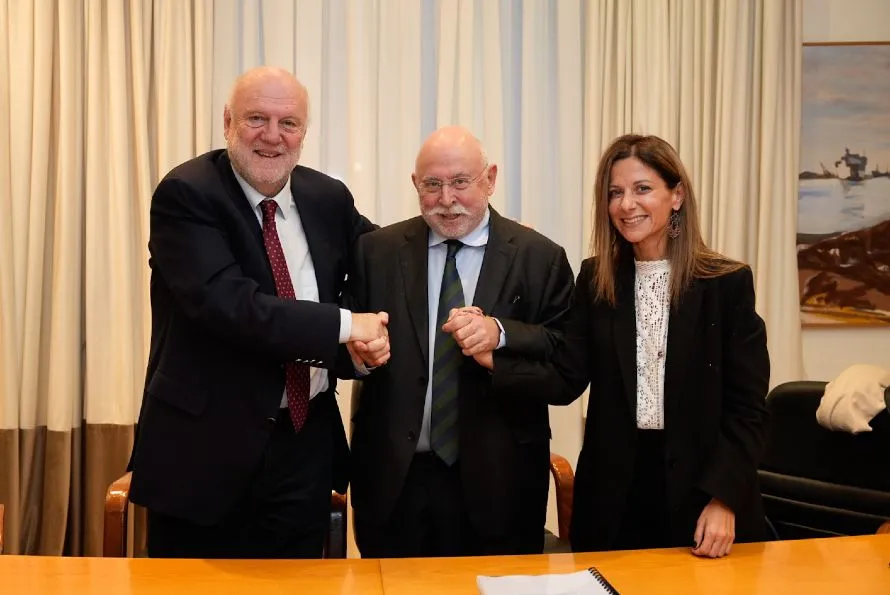 Υπογράφηκε η σύμβαση για την επέκταση του Προβλήτα 6 του λιμανιού