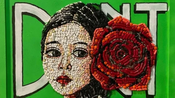 Όταν ληγμένα χάπια και κάψουλες γίνονται ζωντανά έργα τέχνης