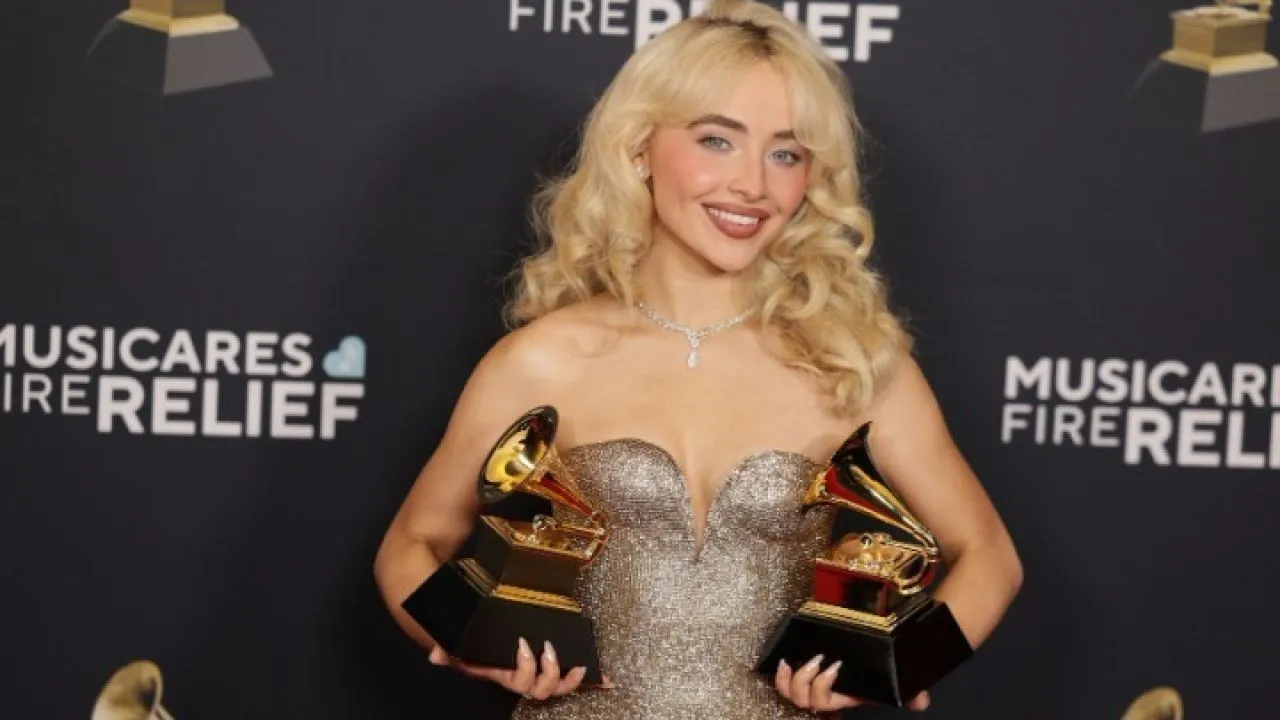 Η Σαμπρίνα Κάρπεντερ θα πρωταγωνιστήσει σε remake της ταινίας «Alice In Wonderland»