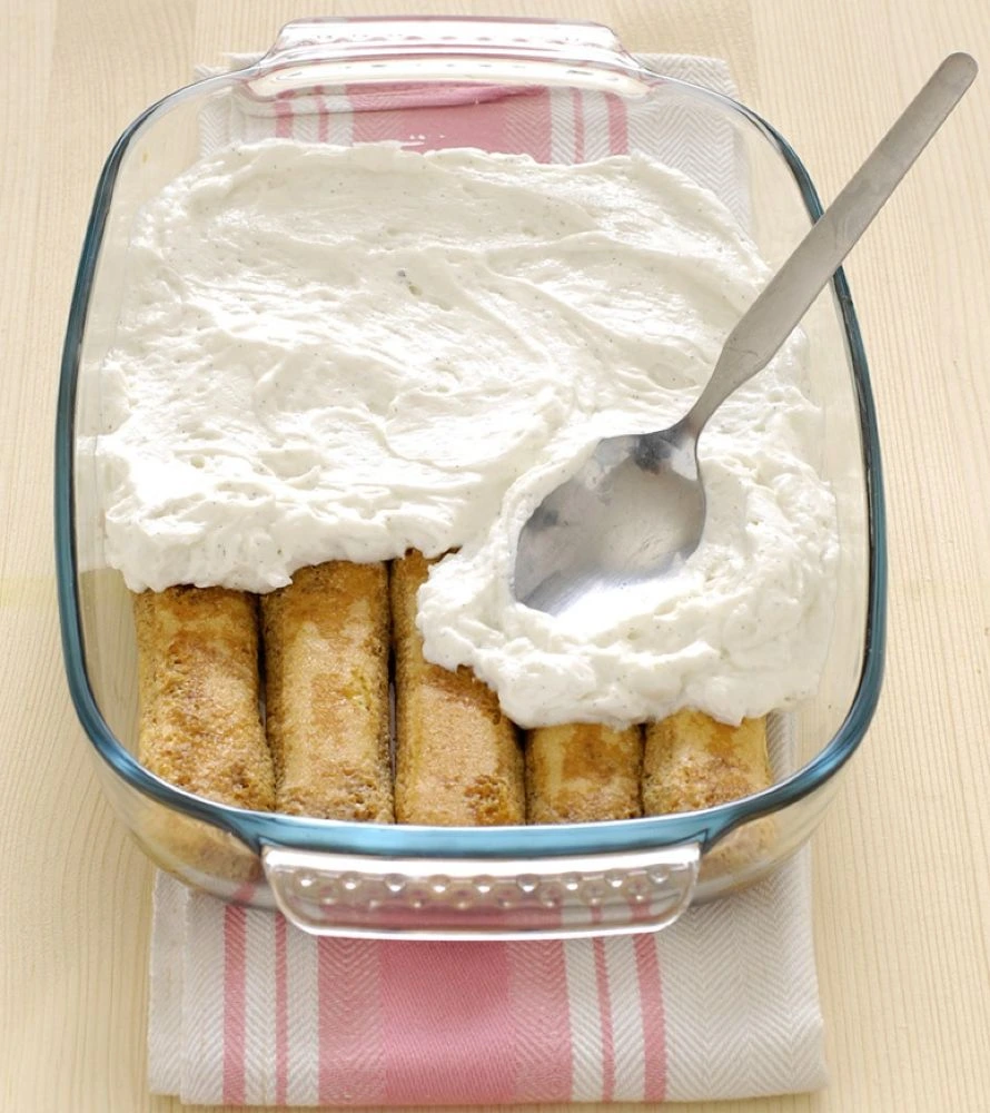 Βήμα βήμα – Φτιάχνουμε σπιτικό τιραμισού (φωτογραφίες)