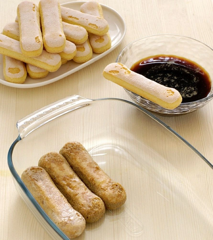 Βήμα βήμα – Φτιάχνουμε σπιτικό τιραμισού (φωτογραφίες)