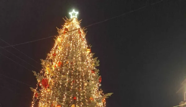 Χαλκιδική: Ο Ταξιάρχης άναψε και φέτος τα φώτα των Χριστουγέννων στην Ελλάδα