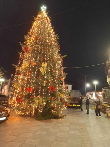 Χαλκιδική: Ο Ταξιάρχης άναψε και φέτος τα φώτα των Χριστουγέννων στην Ελλάδα