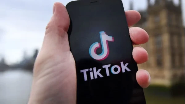 Γαλλία: Έρευνα για τον αλγόριθμο του TikTok που ενδέχεται να ωθεί ανηλίκους «προς την αυτοκτονία»
