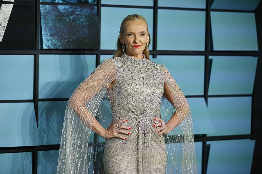 Η Τόνι Κολέτ και η Μίλι Άλκοκ πρωταγωνίστριες στο θρίλερ επιβίωσης «Hot Mother»