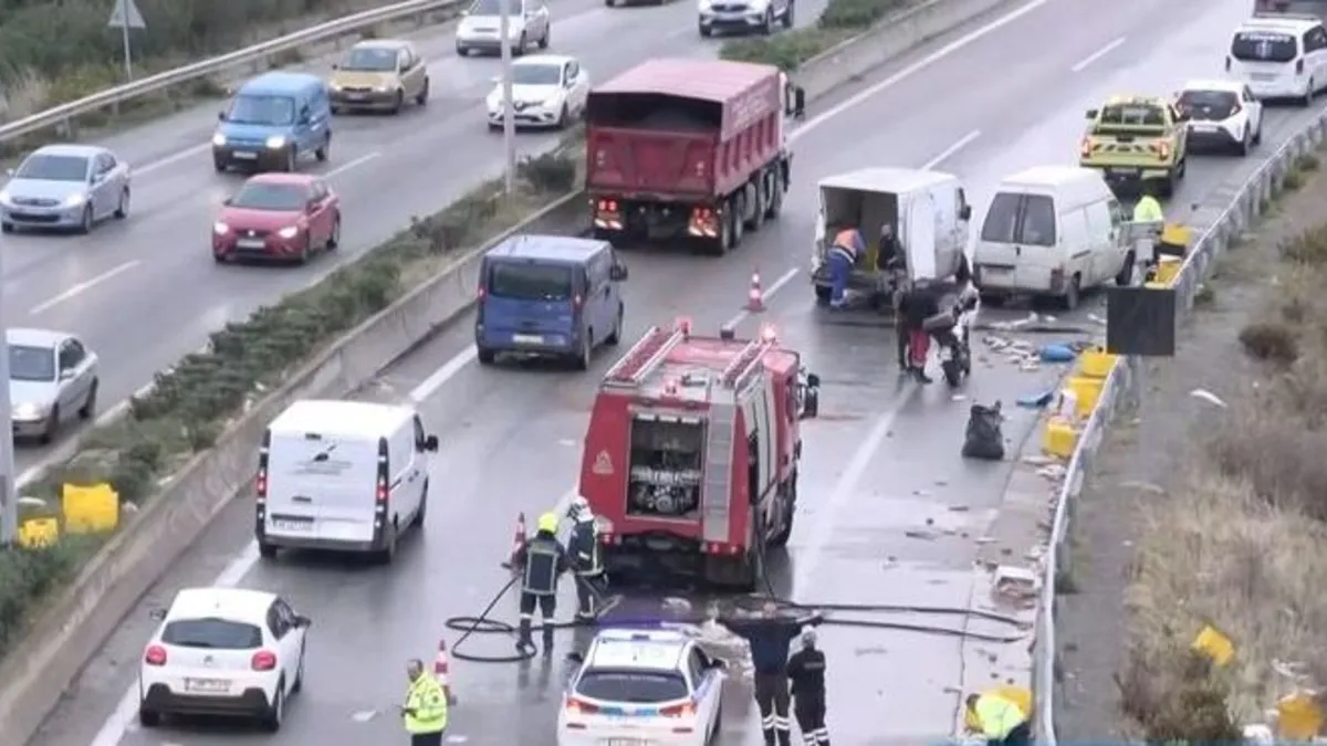 Καραμπόλα τριών οχημάτων στην Περιφερειακή - Γέμισε ψωμιά το οδόστρωμα