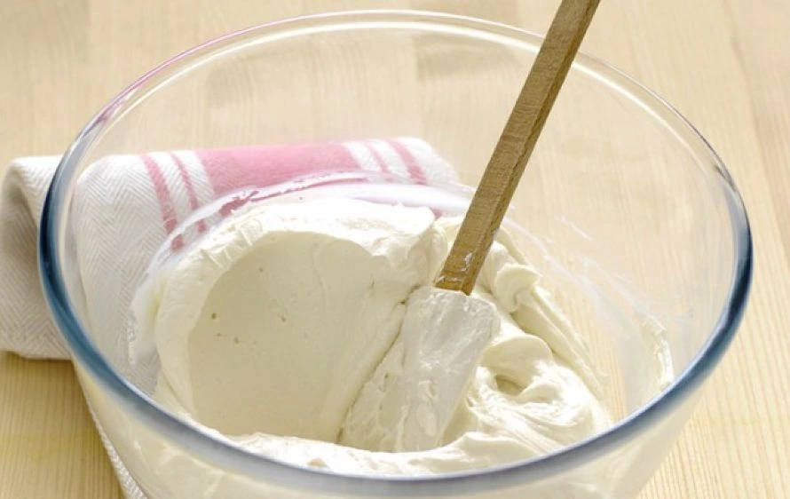 Βήμα βήμα – Φτιάχνουμε σπιτικό τιραμισού (φωτογραφίες)