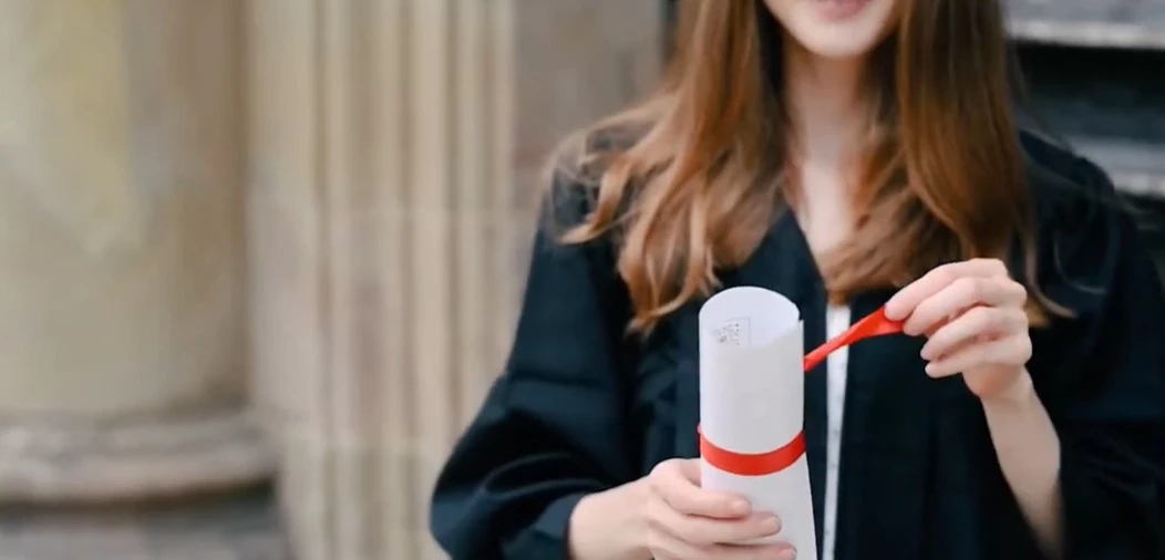 ΟΠΕΚΑ: Ξεκινούν οι αιτήσεις για τις υποτροφίες σε επιτυχόντες των πανελλαδικών του 2025