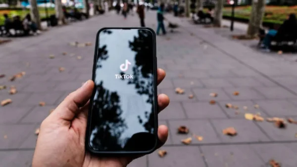 Αυστραλία: Νέοι προσέφυγαν στο Ανώτατο Δικαστήριο κατά του νόμου που απαγορεύει την πρόσβαση των ανηλίκων κάτω των 16 ετών στις πλατφόρμες κοινωνικής δικτύωσης