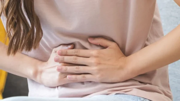 Οξεία ιογενής γαστρεντερίτιδα: Πόσο διαρκεί και πότε χρειάζεται ιατρική φροντίδα;