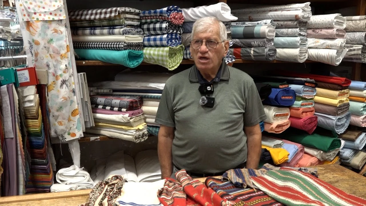 Υφάσματα Ελμαλόγλου: Όταν η παράδοση μετακομίζει – Η νέα σελίδα ενός αθηναϊκού θησαυρού