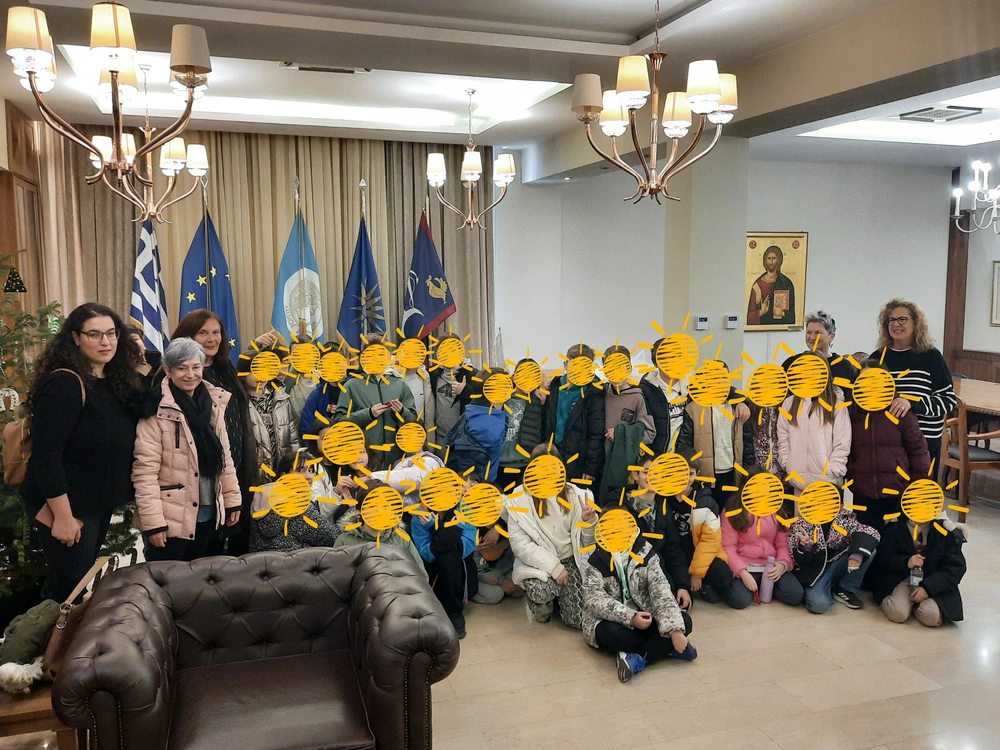 Μαθήτριες και μαθητές του 15ου Δημοτικού σχολείου Σερρών παρέδωσαν φάρμακα στο Κοινωνικό Φαρμακείο