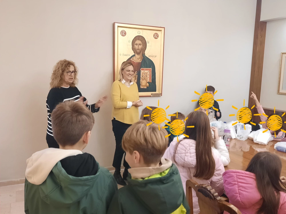 Μαθήτριες και μαθητές του 15ου Δημοτικού σχολείου Σερρών παρέδωσαν φάρμακα στο Κοινωνικό Φαρμακείο