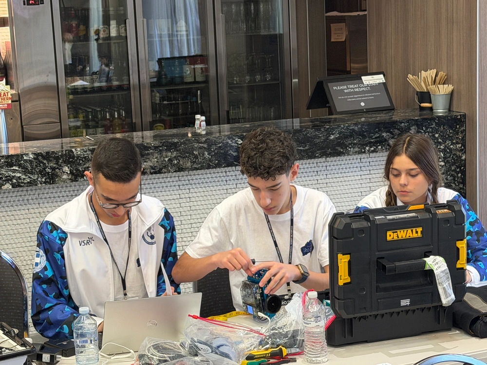 Εθνική Ελλάδας Robotic Sports - Με 5 αθλητές συμμετείχε ο Πανσερραϊκός στη 27η Διεθνή Ολυμπιάδα Ρομποτικής