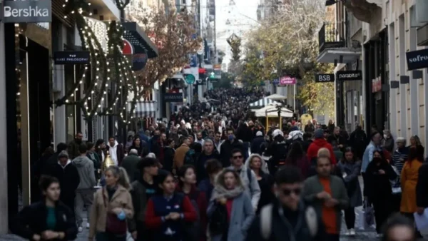 Ξεκίνησε από σήμερα το εορταστικό ωράριο – Ποιες Κυριακές θα είναι ανοικτά τα καταστήματα