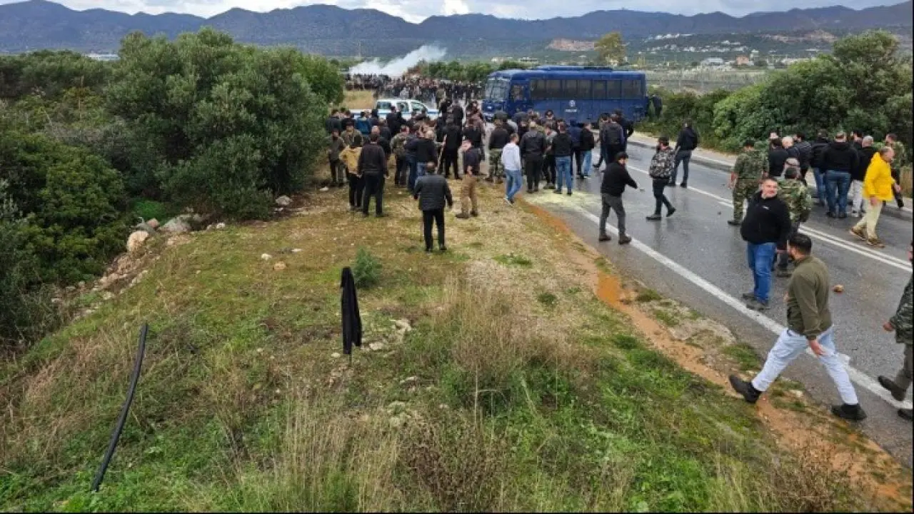 Κλιμακώνονται οι κινητοποιήσεις των αγροτών σε όλη τη χώρα