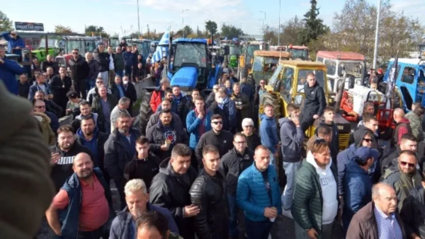 Λάρισα: Διαμαρτυρία κτηνοτρόφων στην κεντρική πλατεία της πόλης - Οι κινητοποιήσεις των αγροτών