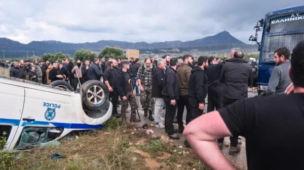 Δικογραφία με βαριές κατηγορίες στους αγρότες για τις αγριότητες στην Κρήτη - Κρατούν κλειστό το αεροδρόμιο Ηρακλείου