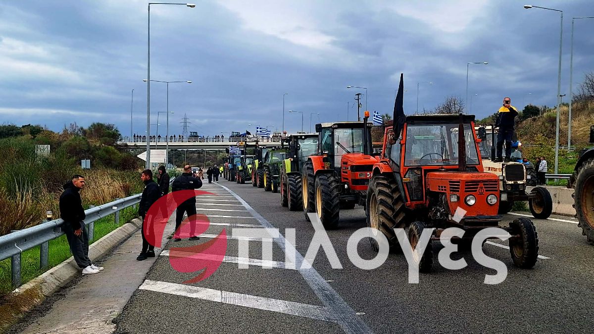 Εκατοντάδες τρακτέρ στο μπλόκο των Κερδυλλίων - video