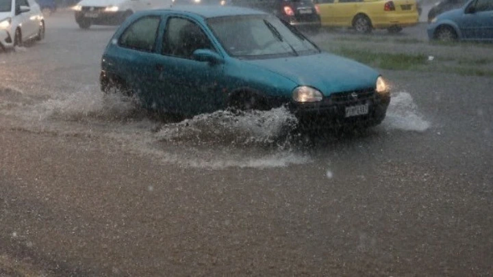 Έσπασε αγωγός ύδρευσης στη Μάνδρα- Έκτακτη διακοπή υδροδότησης