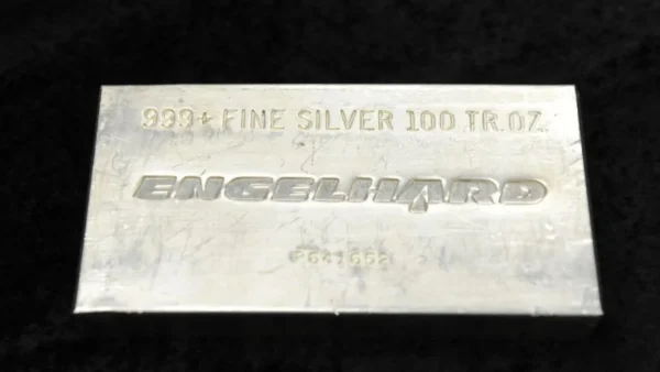 Για πρώτη φορά στην ιστορία, το ασήμι πάνω από τα 75 δολάρια ανά ουγγιά