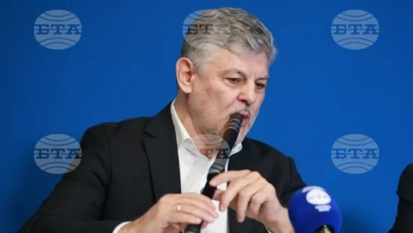 ΒΤΑ: Το κουιντέτο παραδοσιακής μουσικής του Τεοντόσι Σπάσοφ εκπροσωπεί τη χώρα στο Ρεκόρ Γκίνες για τις περισσότερες εθνικότητες σε μια συμφωνική χορωδία