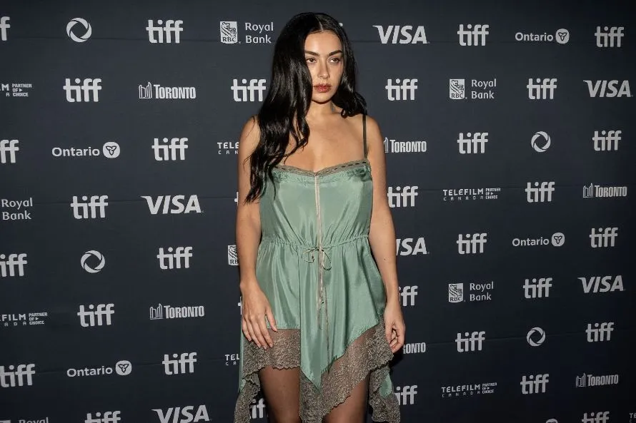 Σάντανς 2026: Νάταλι Πόρτμαν και Charli xcx ανοίγουν την αυλαία του Φεστιβάλ