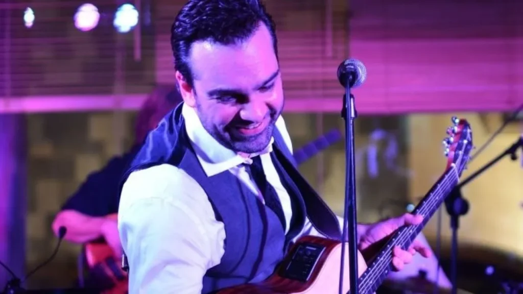 Δώρος Δημοσθένους sings Elvis Presley, στην υποδοχή του 2026, στο Half Note Jazz Club