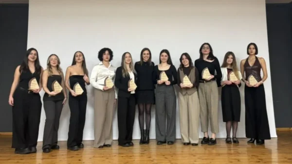 Δράμα: Γιορτή αριστείας με επίκεντρο δέκα μαθήτριες που διακρίθηκαν στις Πανελλαδικές