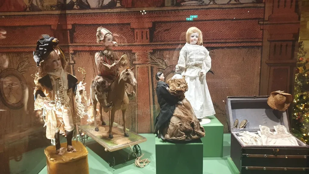 Δράμα: Παιχνίδια και παιδικές μνήμες από το Μουσείο Μπενάκη στο Σαντιρβάν Τζαμί